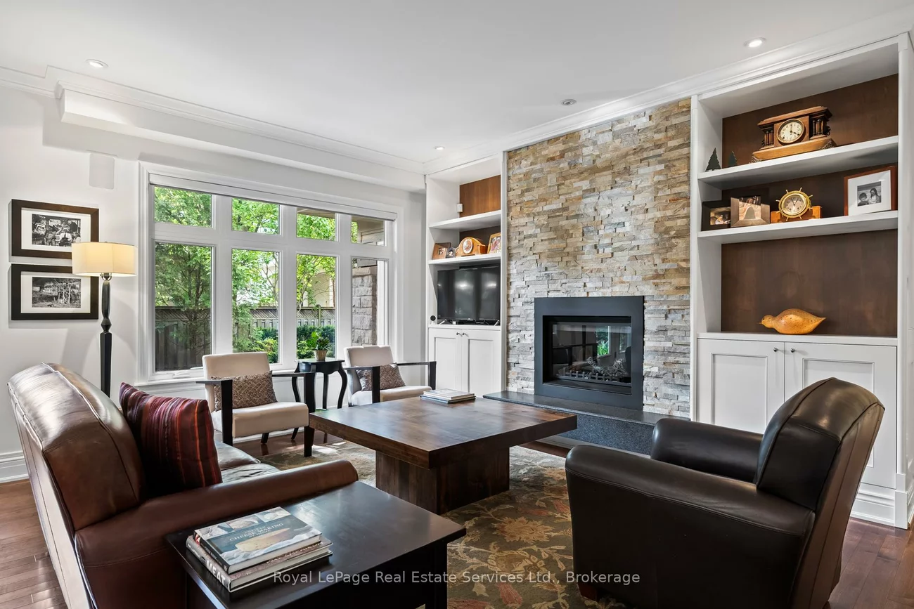 370, Christina, 1017 - SW Southwest, Oakville