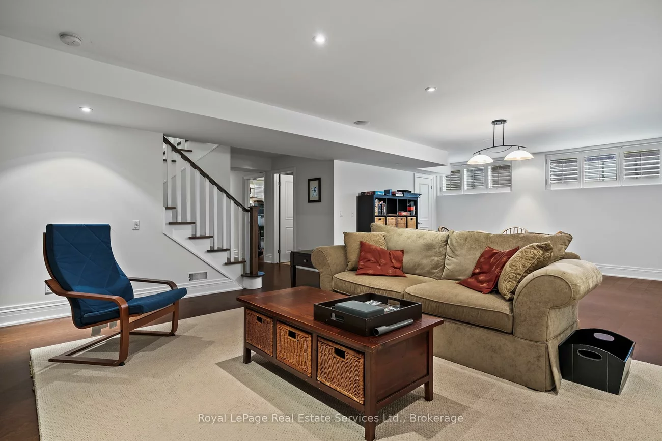 370, Christina, 1017 - SW Southwest, Oakville