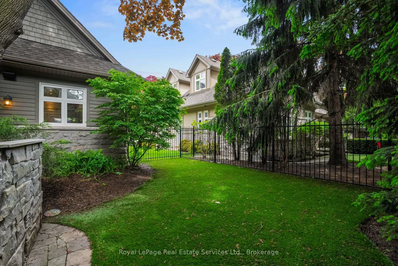 370, Christina, 1017 - SW Southwest, Oakville