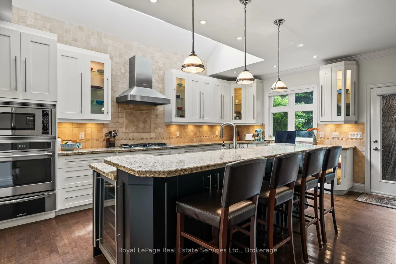 370, Christina, 1017 - SW Southwest, Oakville