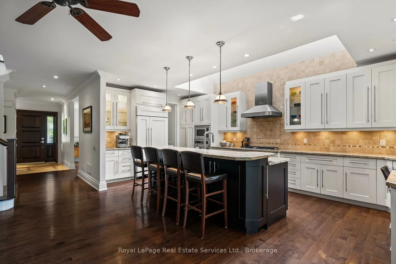 370, Christina, 1017 - SW Southwest, Oakville