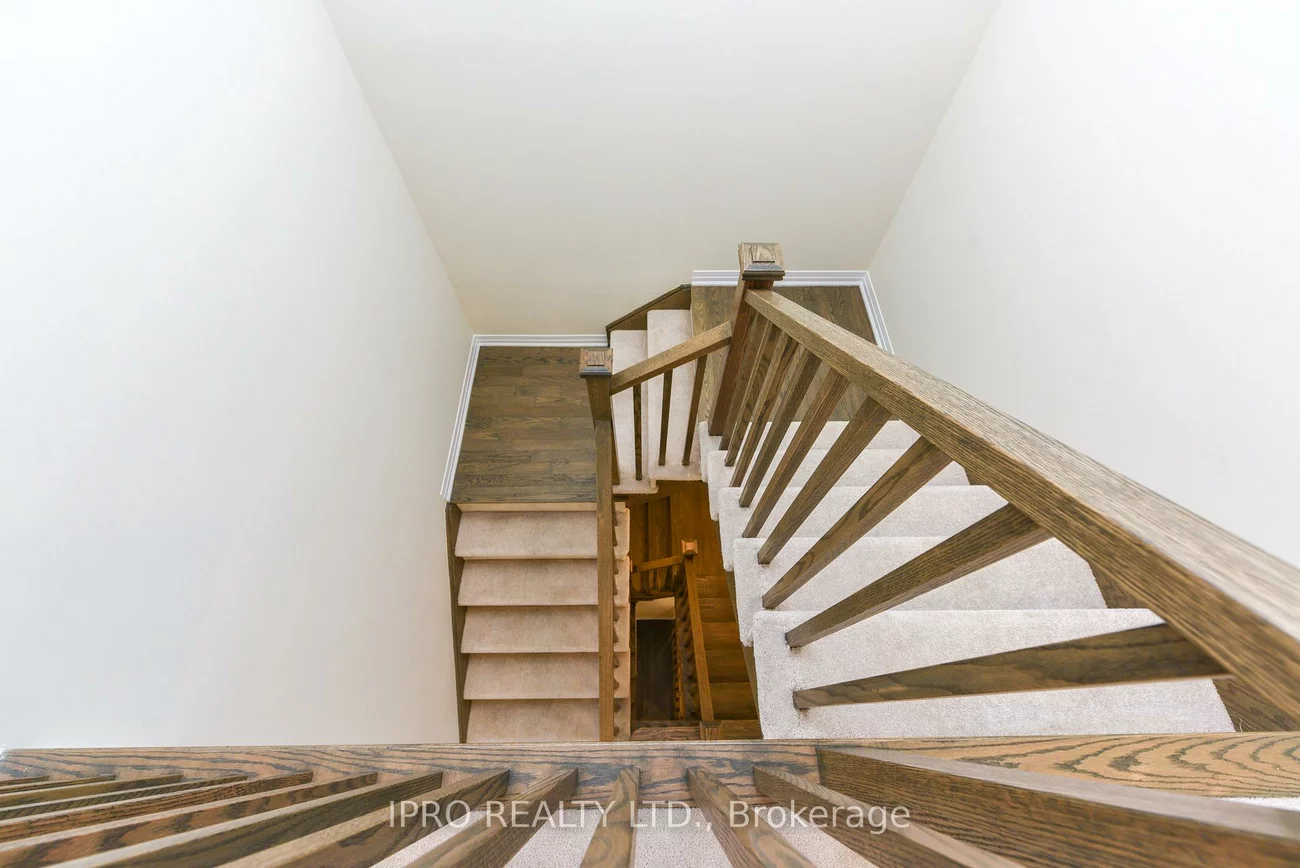 3523, Post, 1008 - GO Glenorchy, Oakville