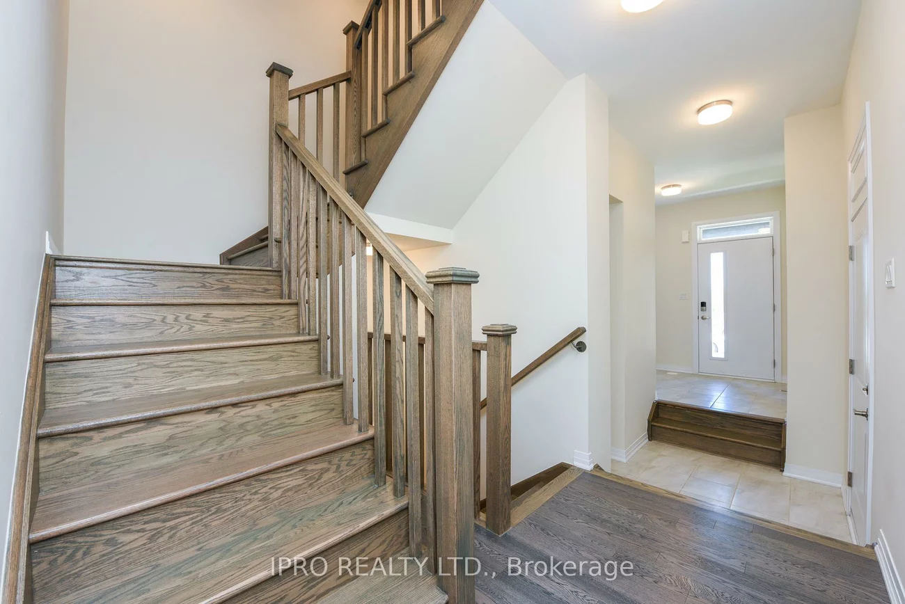 3523, Post, 1008 - GO Glenorchy, Oakville