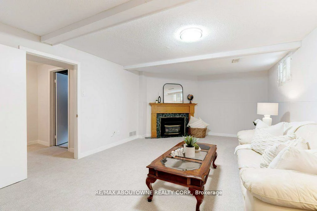 2334, Wyandotte, 1020 - WO West, Oakville