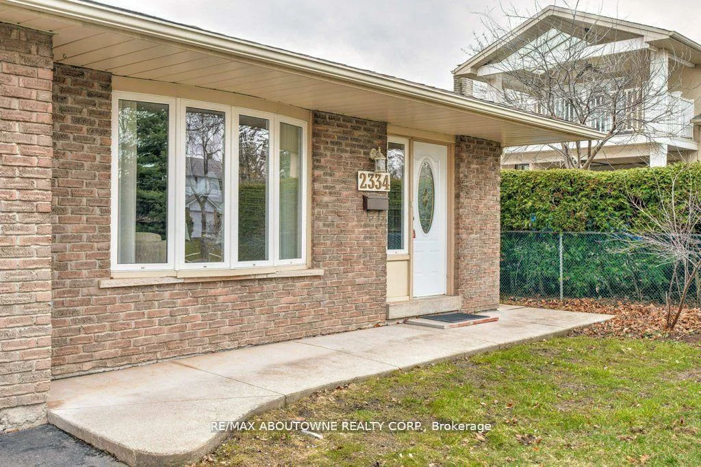 2334, Wyandotte, 1020 - WO West, Oakville