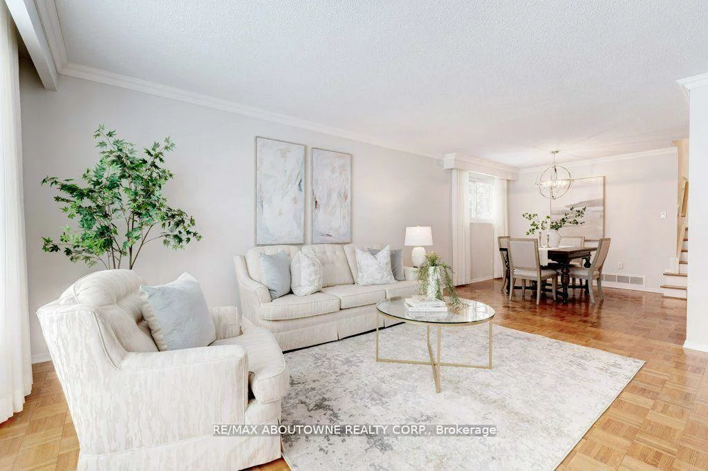 2334, Wyandotte, 1020 - WO West, Oakville