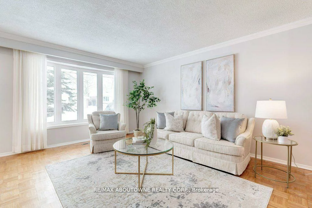 2334, Wyandotte, 1020 - WO West, Oakville