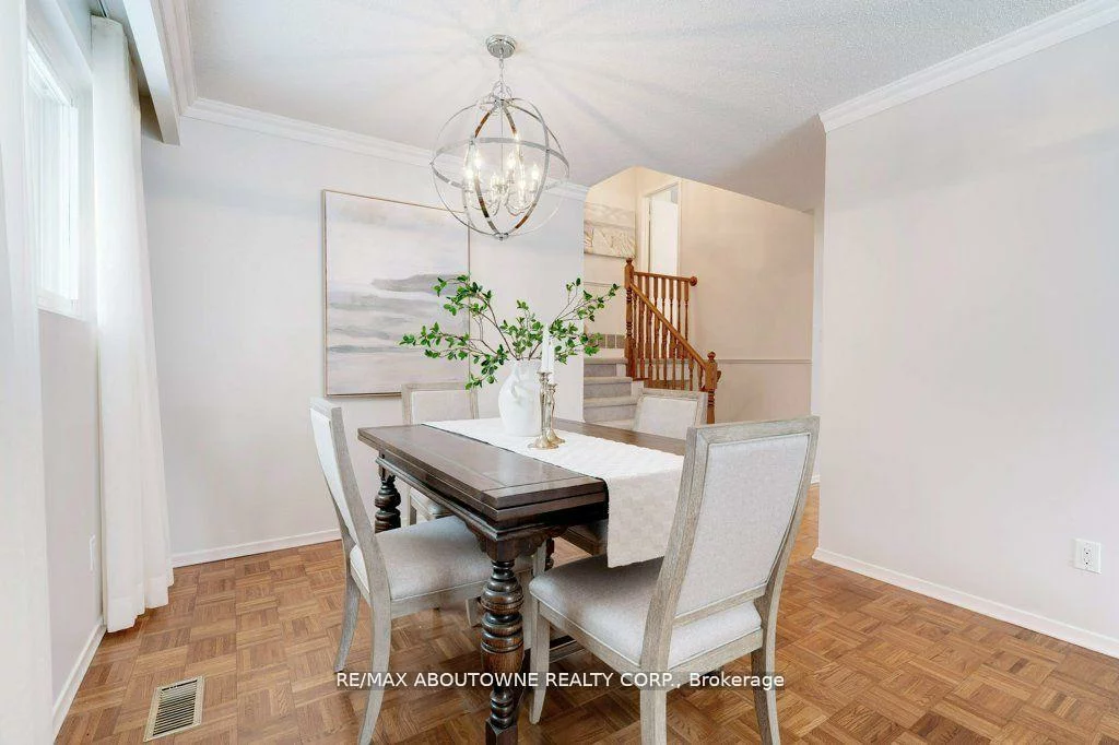 2334, Wyandotte, 1020 - WO West, Oakville