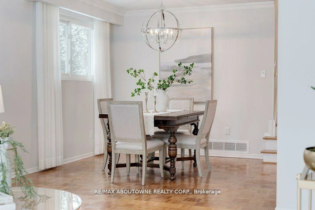 2334, Wyandotte, 1020 - WO West, Oakville