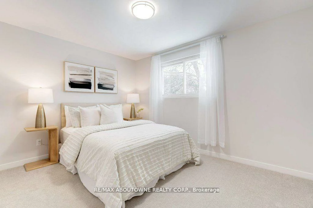 2334, Wyandotte, 1020 - WO West, Oakville