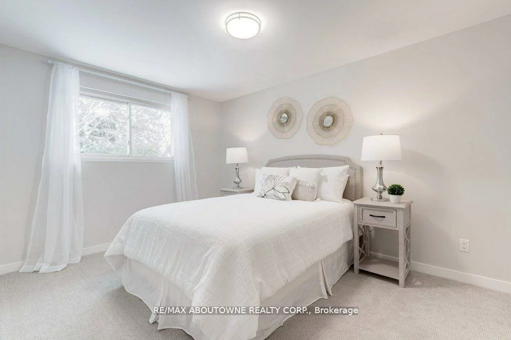 2334, Wyandotte, 1020 - WO West, Oakville