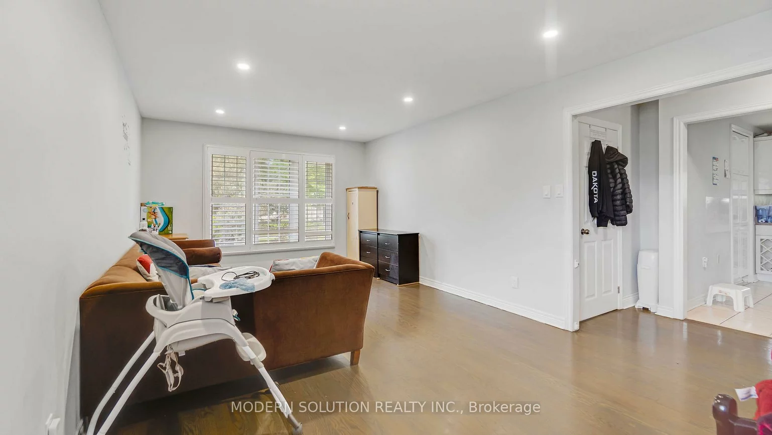 1011, Pearson, 1003 - CP College Park, Oakville