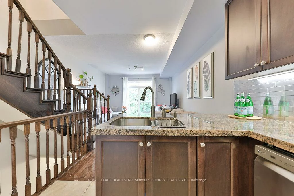 2410, Woodstock, 1019 - WM Westmount, Oakville