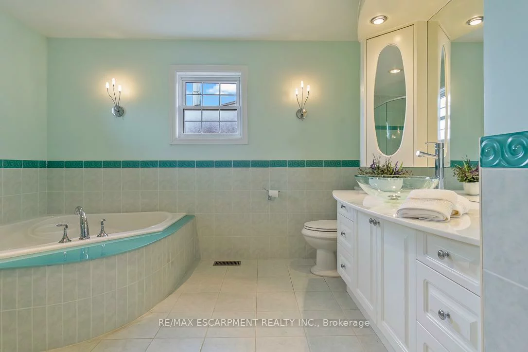 2712, Ashridge, 1004 - CV Clearview, Oakville