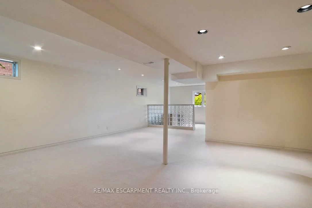 2712, Ashridge, 1004 - CV Clearview, Oakville
