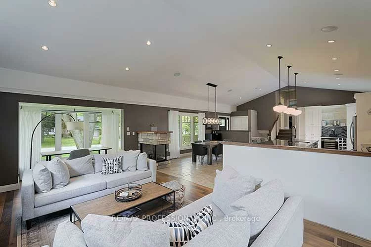 321, Wendy, 1020 - WO West, Oakville