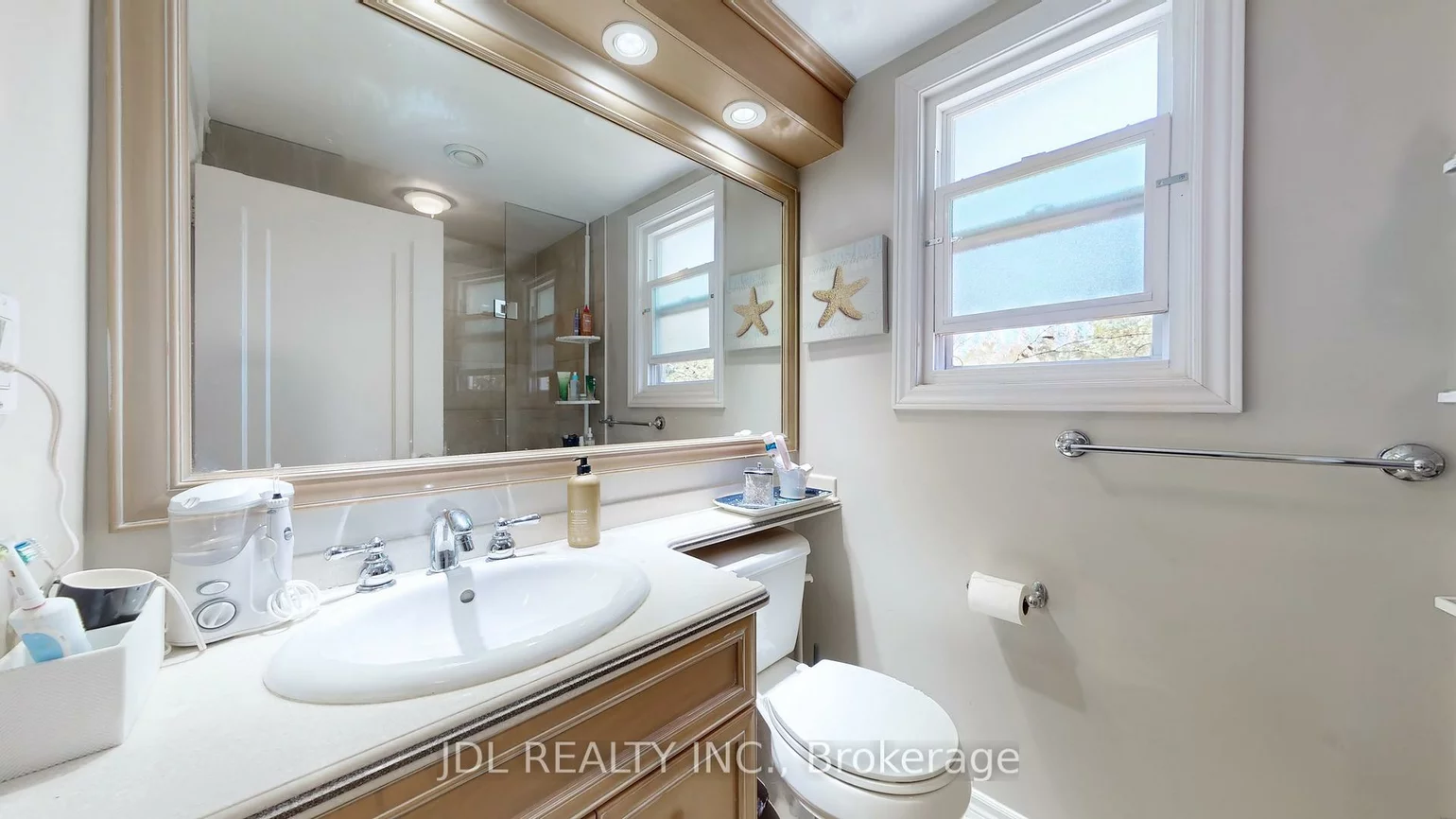 330, Poplar, 1011 - MO Morrison, Oakville