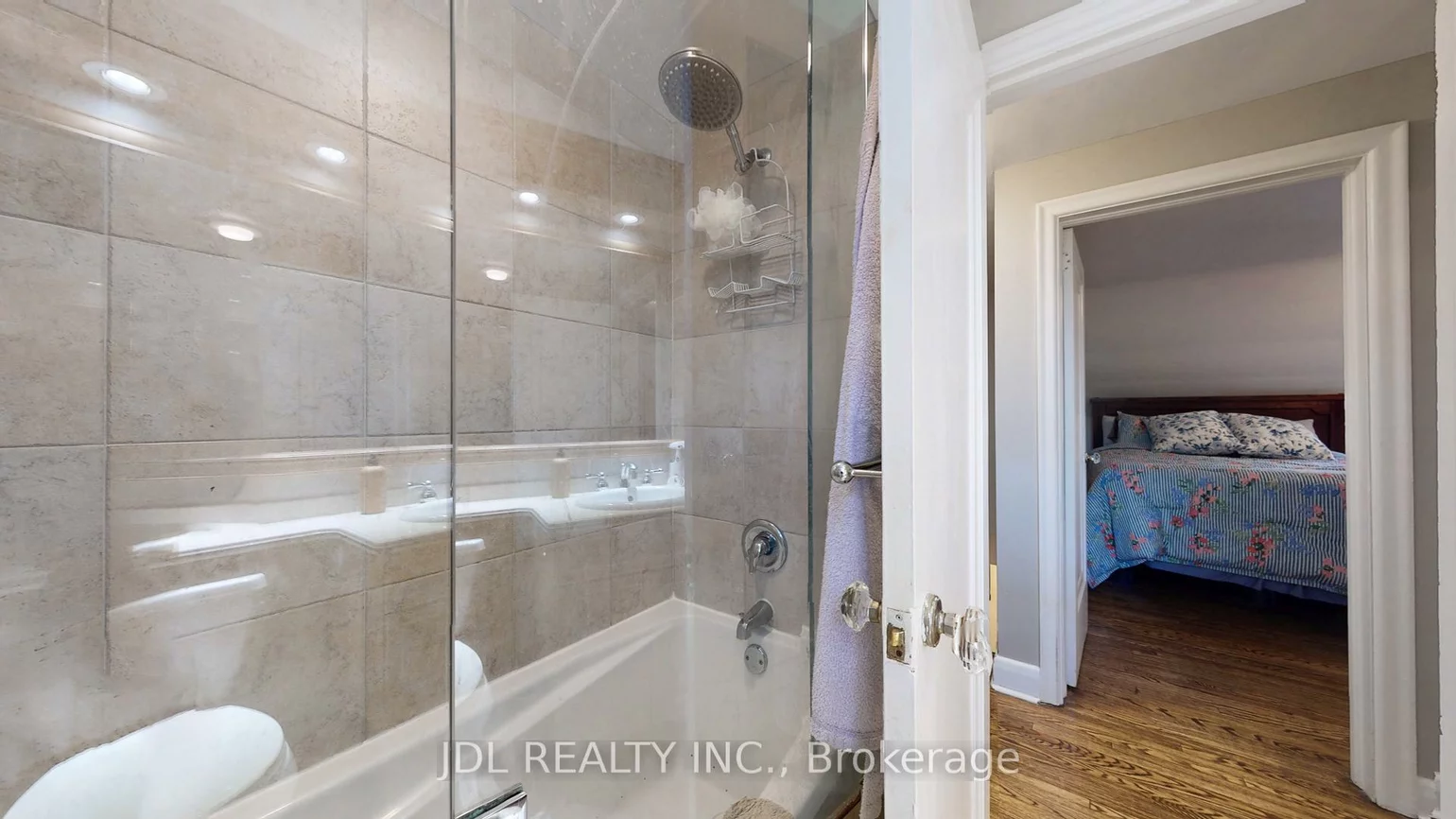 330, Poplar, 1011 - MO Morrison, Oakville
