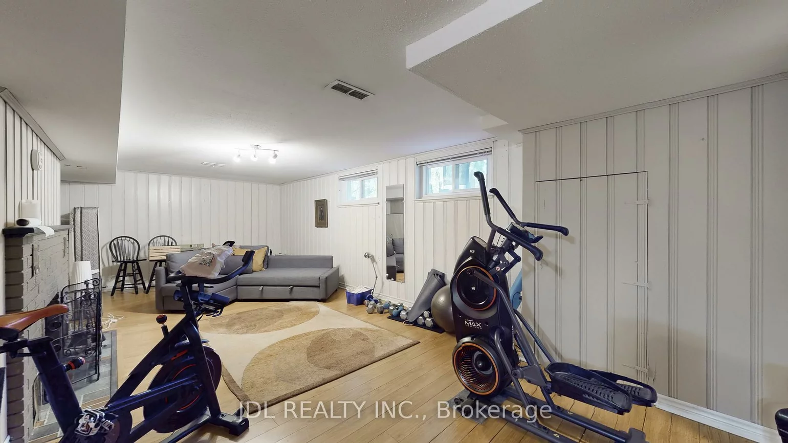 330, Poplar, 1011 - MO Morrison, Oakville