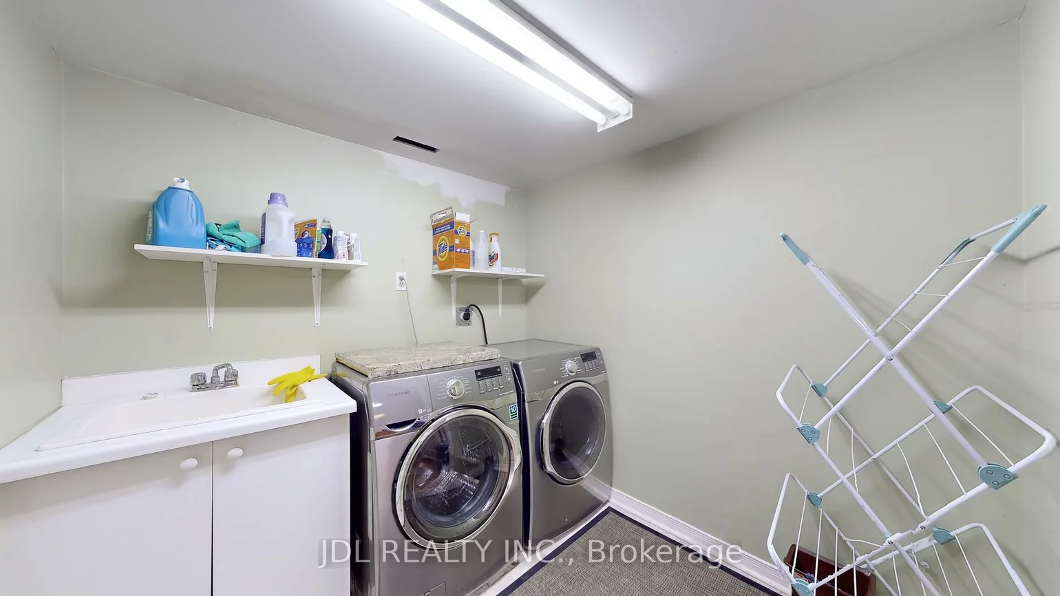 330, Poplar, 1011 - MO Morrison, Oakville
