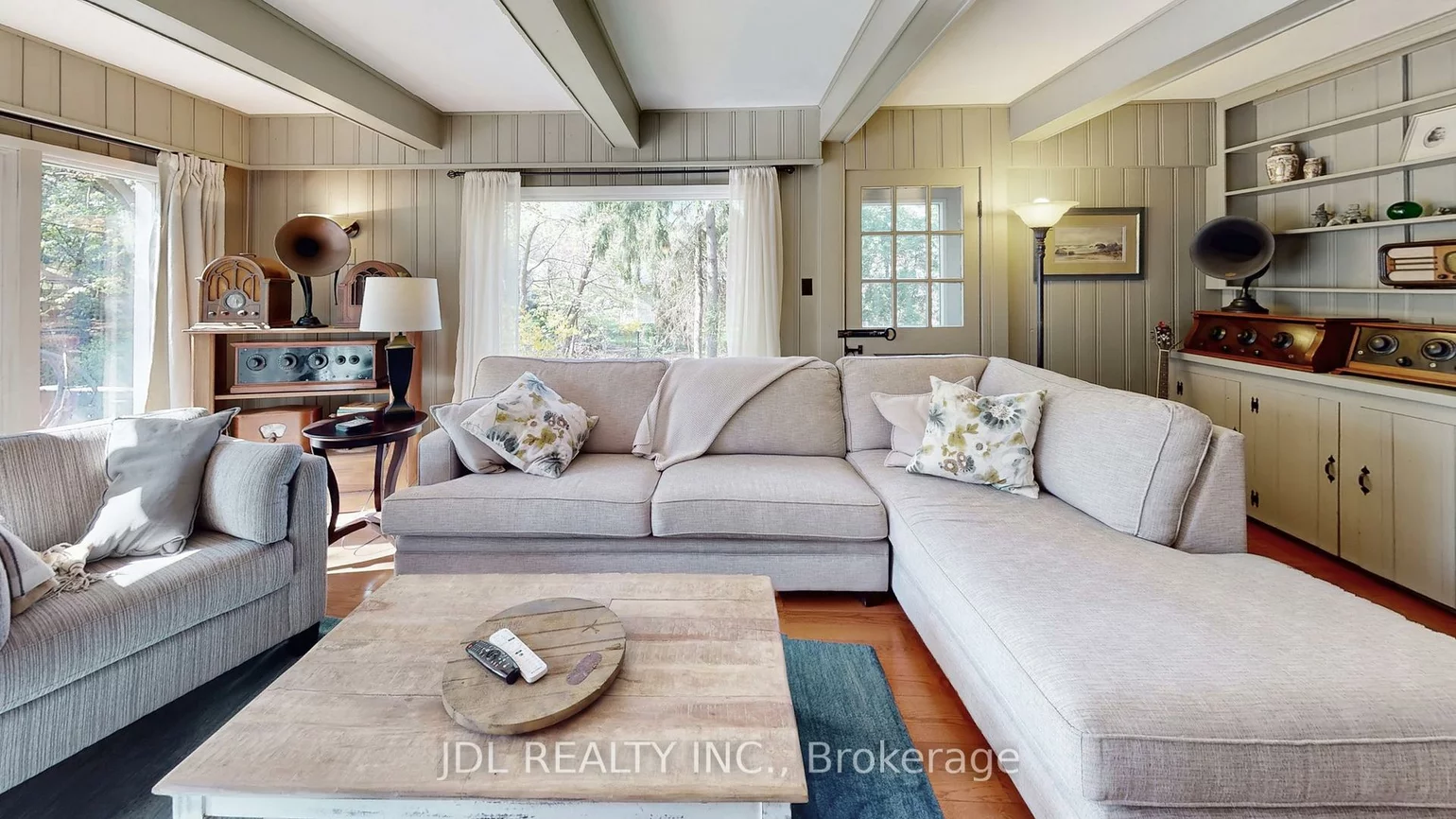 330, Poplar, 1011 - MO Morrison, Oakville