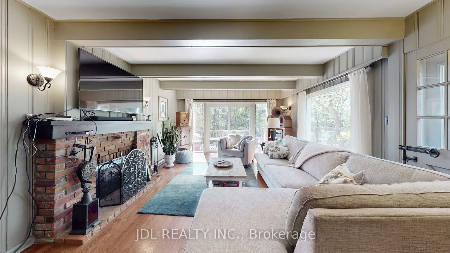 330, Poplar, 1011 - MO Morrison, Oakville