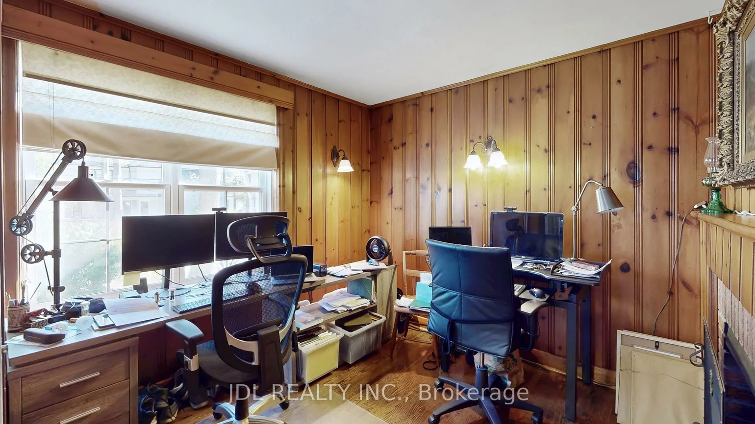 330, Poplar, 1011 - MO Morrison, Oakville
