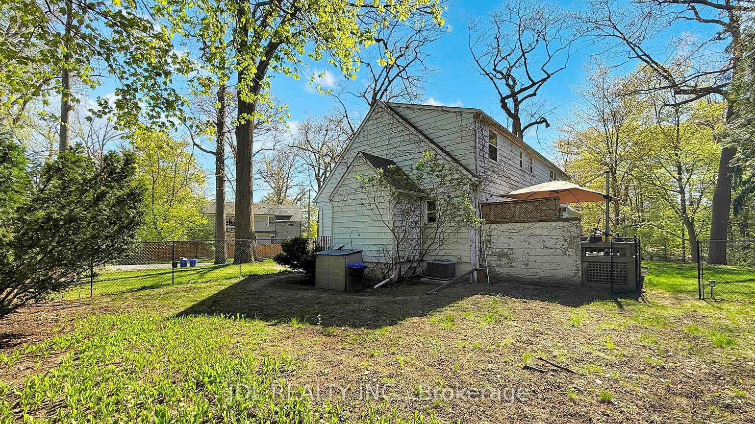 330, Poplar, 1011 - MO Morrison, Oakville