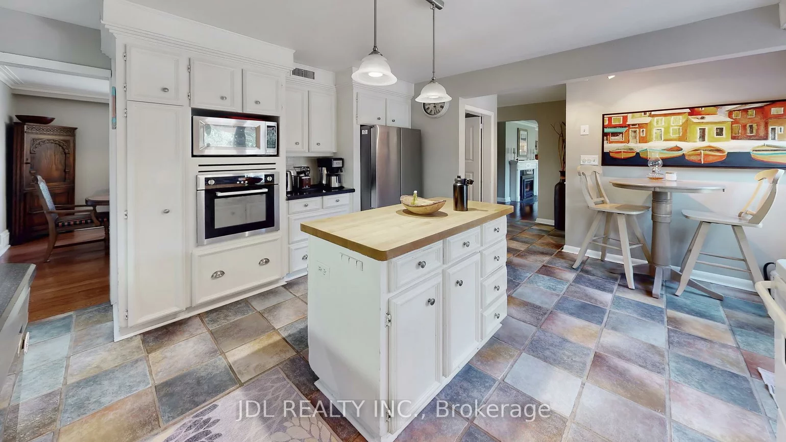 330, Poplar, 1011 - MO Morrison, Oakville