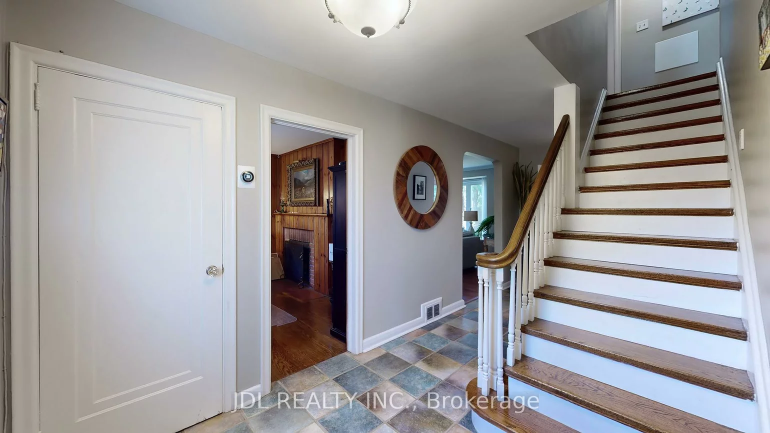330, Poplar, 1011 - MO Morrison, Oakville