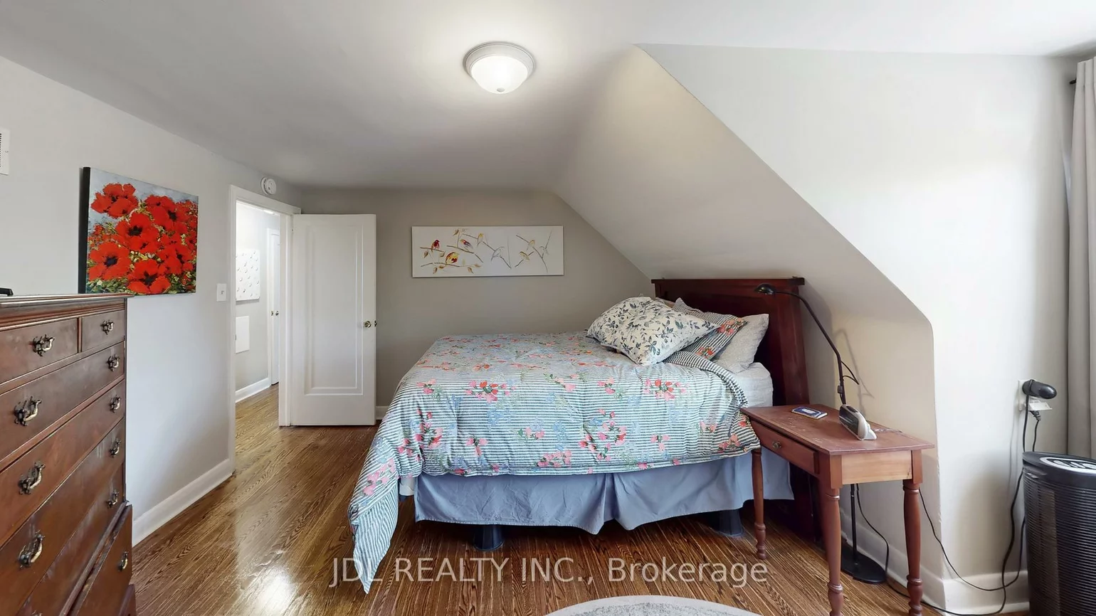 330, Poplar, 1011 - MO Morrison, Oakville