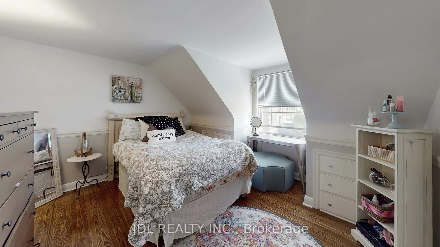 330, Poplar, 1011 - MO Morrison, Oakville