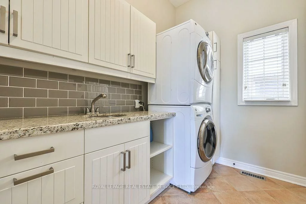 1423, Liverpool, 1022 - WT West Oak Trails, Oakville