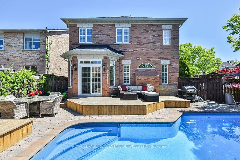 1423, Liverpool, 1022 - WT West Oak Trails, Oakville