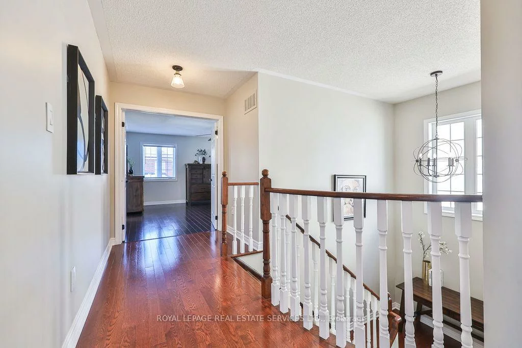 1423, Liverpool, 1022 - WT West Oak Trails, Oakville