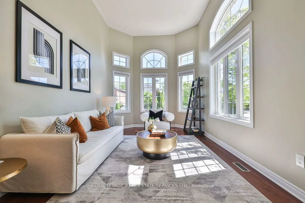 1423, Liverpool, 1022 - WT West Oak Trails, Oakville