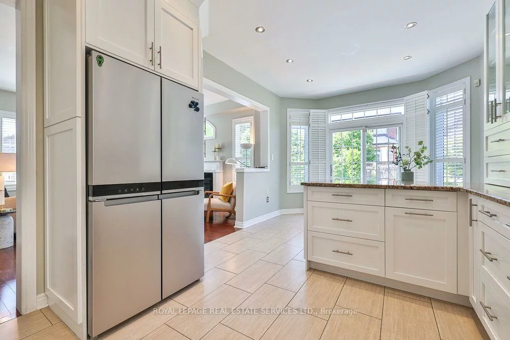 1423, Liverpool, 1022 - WT West Oak Trails, Oakville