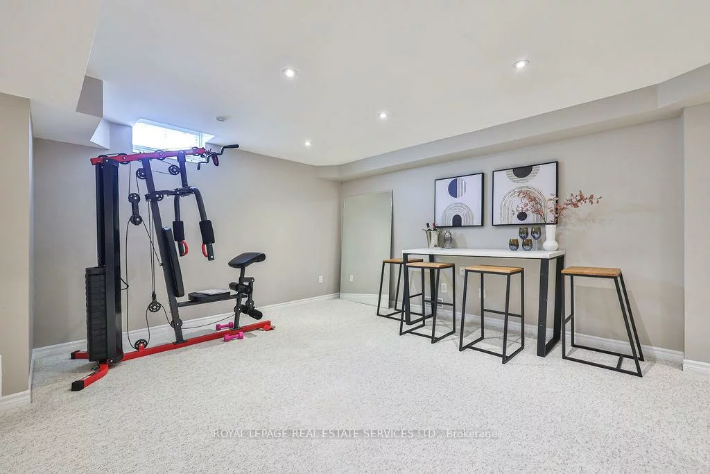 1423, Liverpool, 1022 - WT West Oak Trails, Oakville