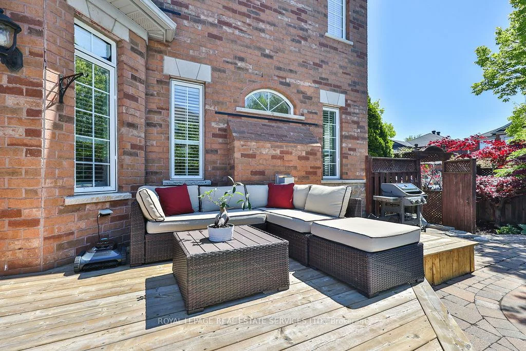 1423, Liverpool, 1022 - WT West Oak Trails, Oakville