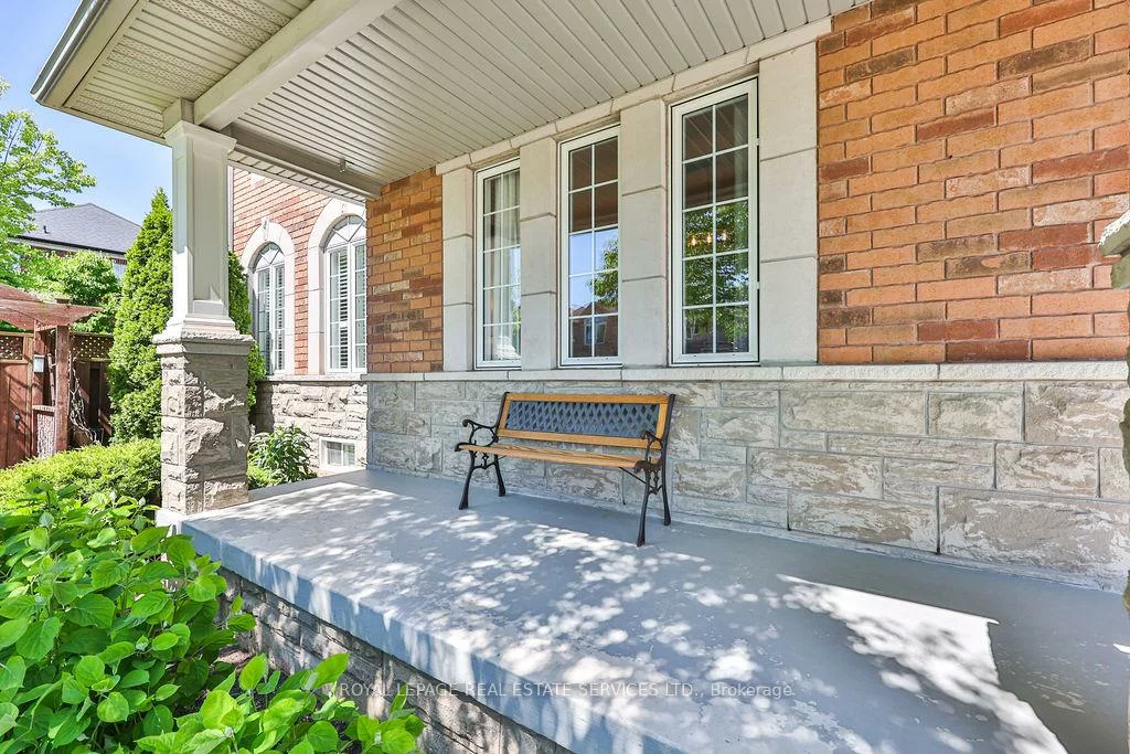 1423, Liverpool, 1022 - WT West Oak Trails, Oakville
