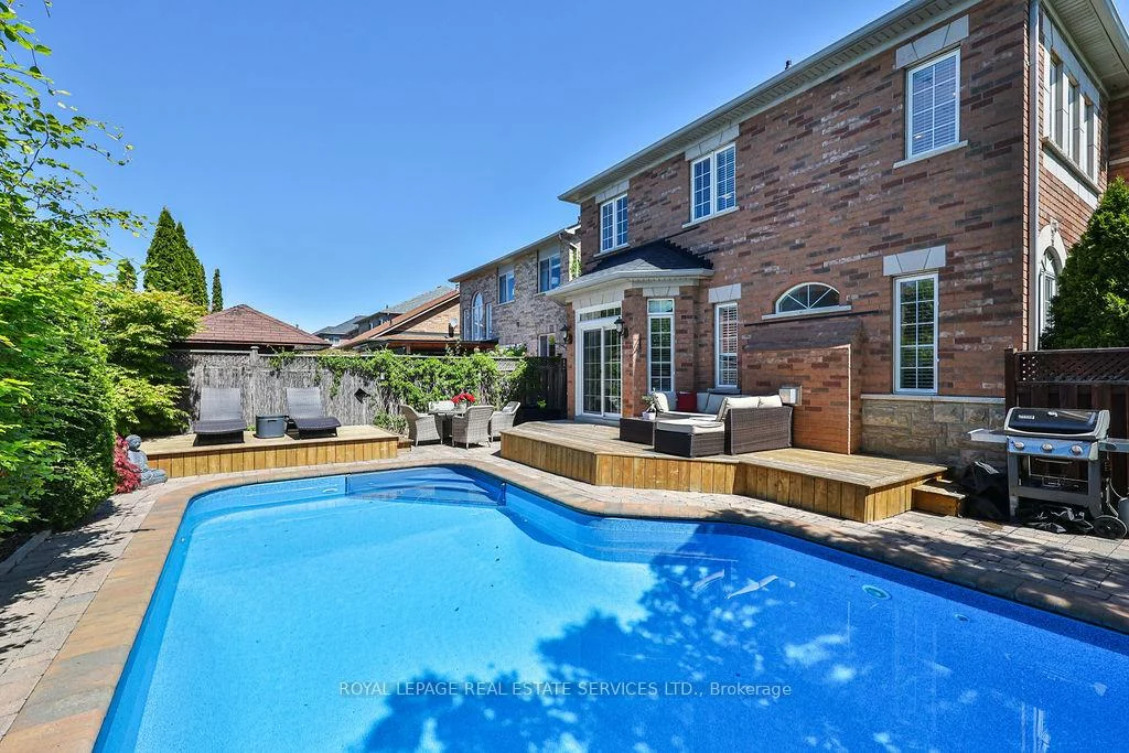 1423, Liverpool, 1022 - WT West Oak Trails, Oakville