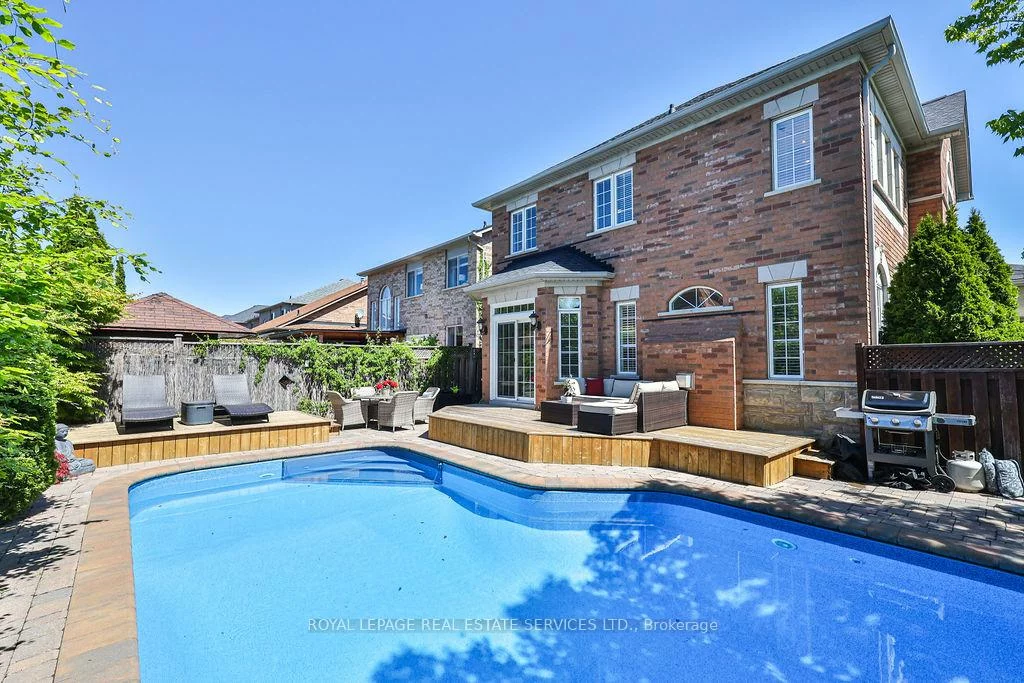 1423, Liverpool, 1022 - WT West Oak Trails, Oakville