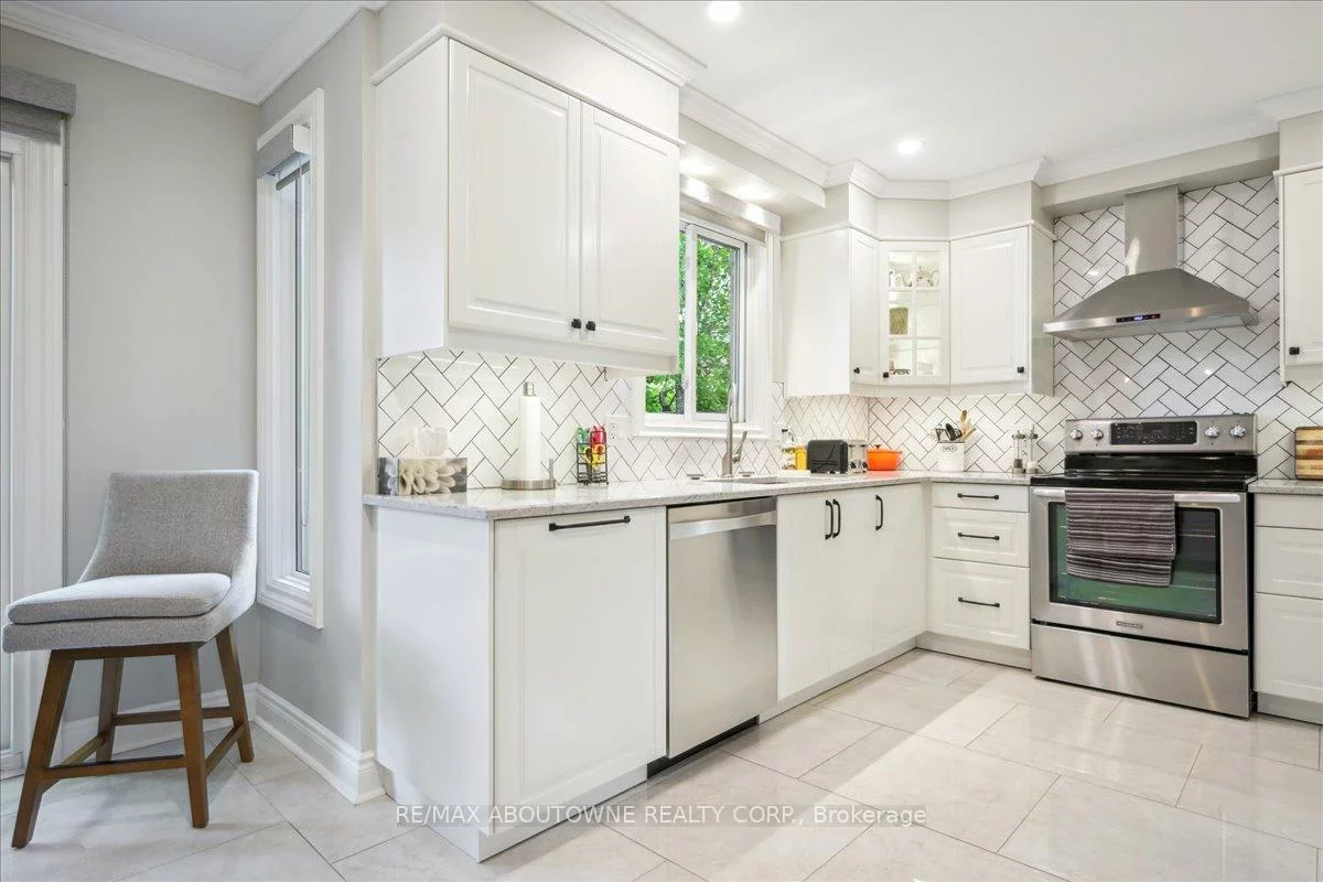 15, Culham, 1003 - CP College Park, Oakville