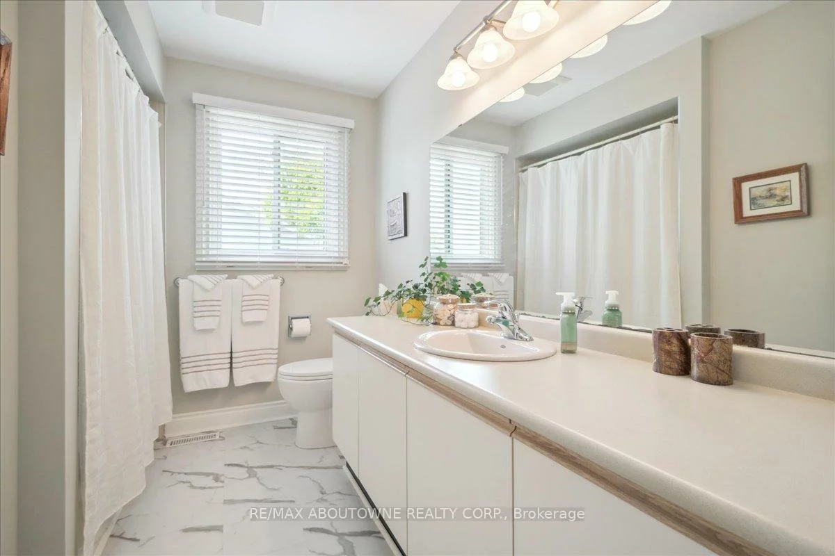 15, Culham, 1003 - CP College Park, Oakville