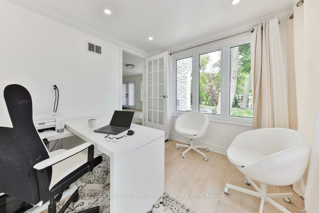 1003, Lakeshore, 1017 - SW Southwest, Oakville