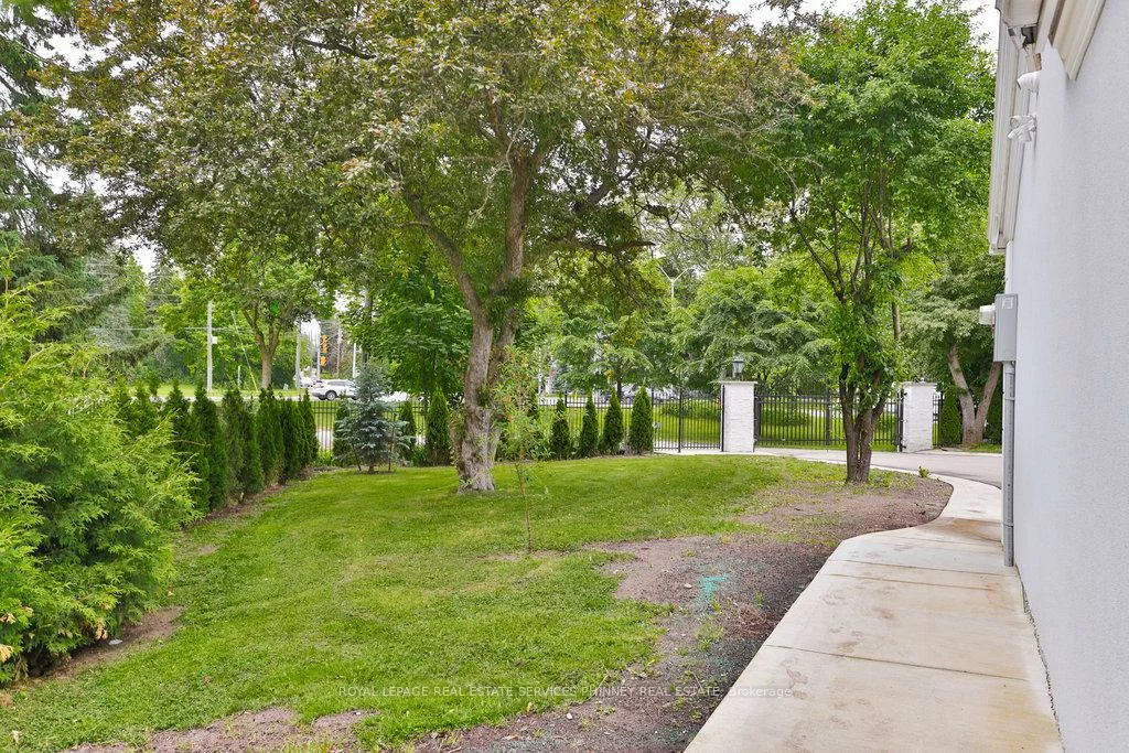 1003, Lakeshore, 1017 - SW Southwest, Oakville