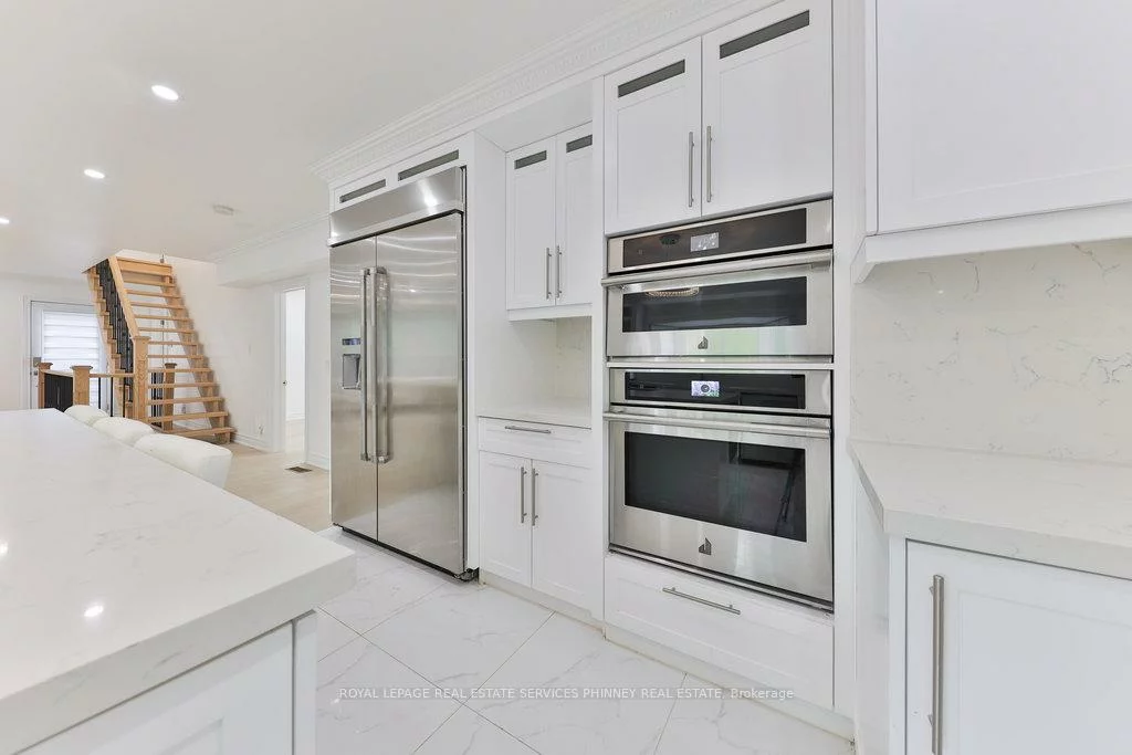 1003, Lakeshore, 1017 - SW Southwest, Oakville