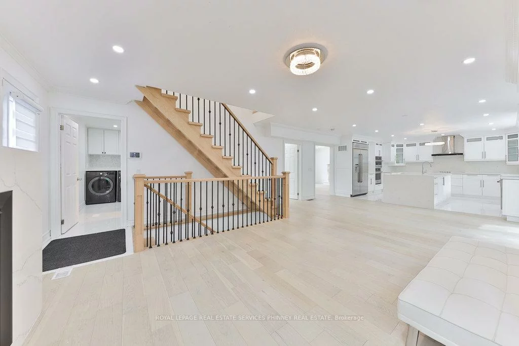 1003, Lakeshore, 1017 - SW Southwest, Oakville
