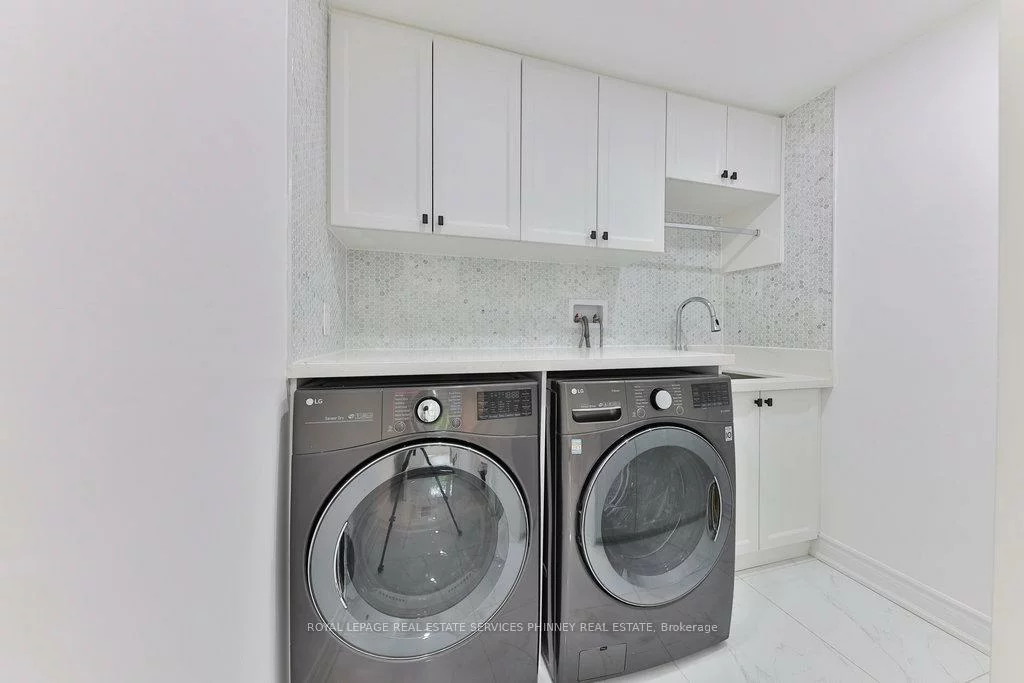 1003, Lakeshore, 1017 - SW Southwest, Oakville