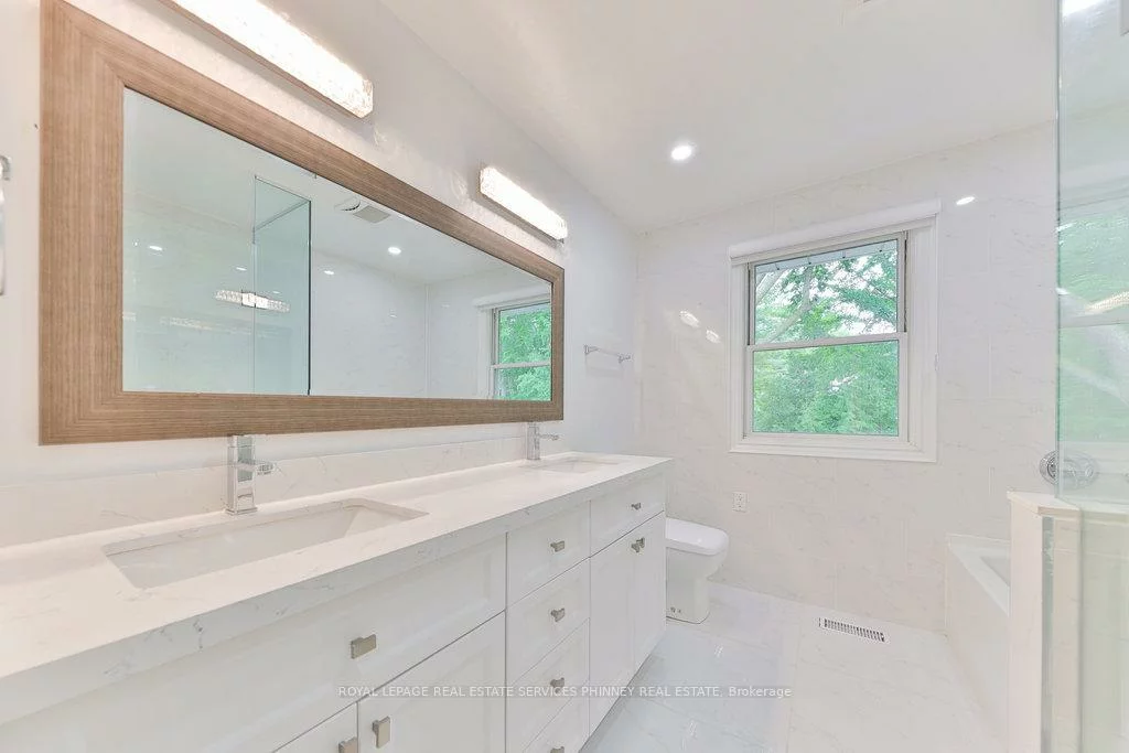 1003, Lakeshore, 1017 - SW Southwest, Oakville